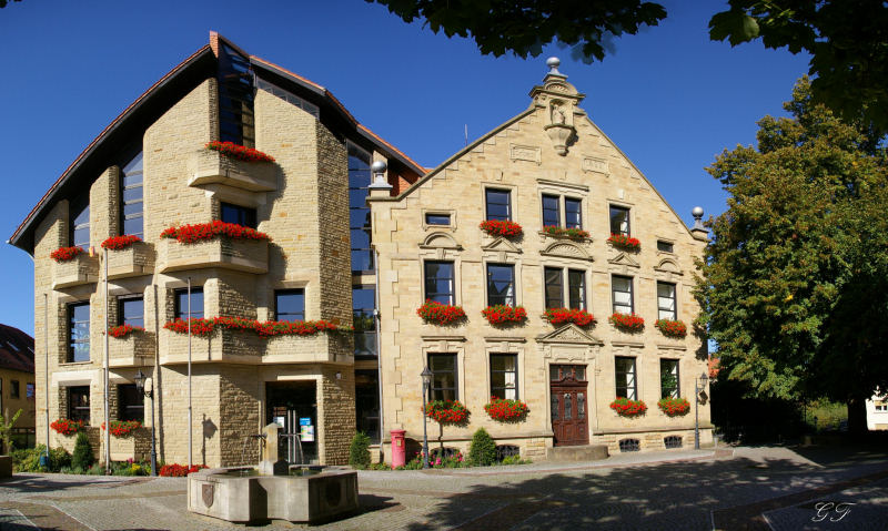 Fenster-Fachbetriebe in Östringen: Rathaus – Foto: G. Foerderer Fenster-Fachbetriebe in Östringen: Rathaus