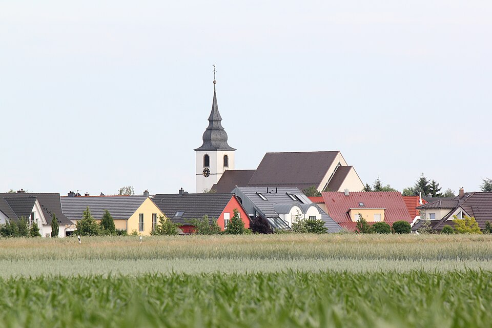 Fenster-Fachbetriebe in Offenbach an der Queich: Kirche – Foto: Gaskopft Fenster-Fachbetriebe in Offenbach an der Queich: Kirche