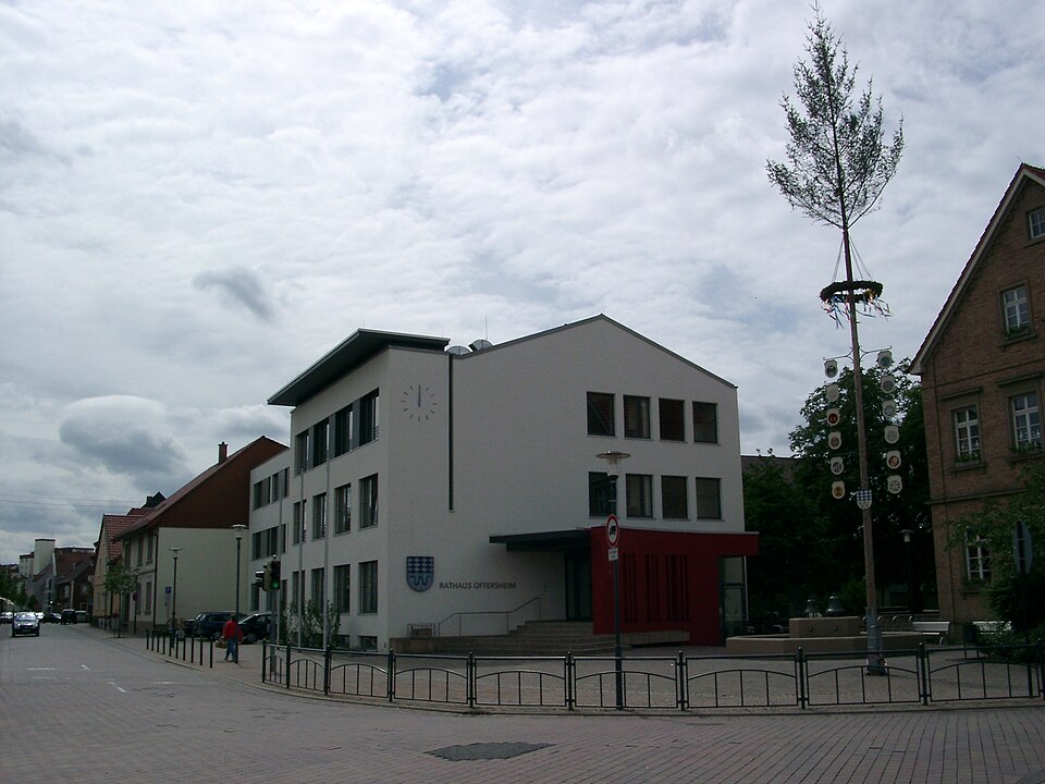 Fenster-Fachbetriebe in Oftersheim: Rathaus – Foto: Rudolf Stricker Fenster-Fachbetriebe in Oftersheim: Rathaus