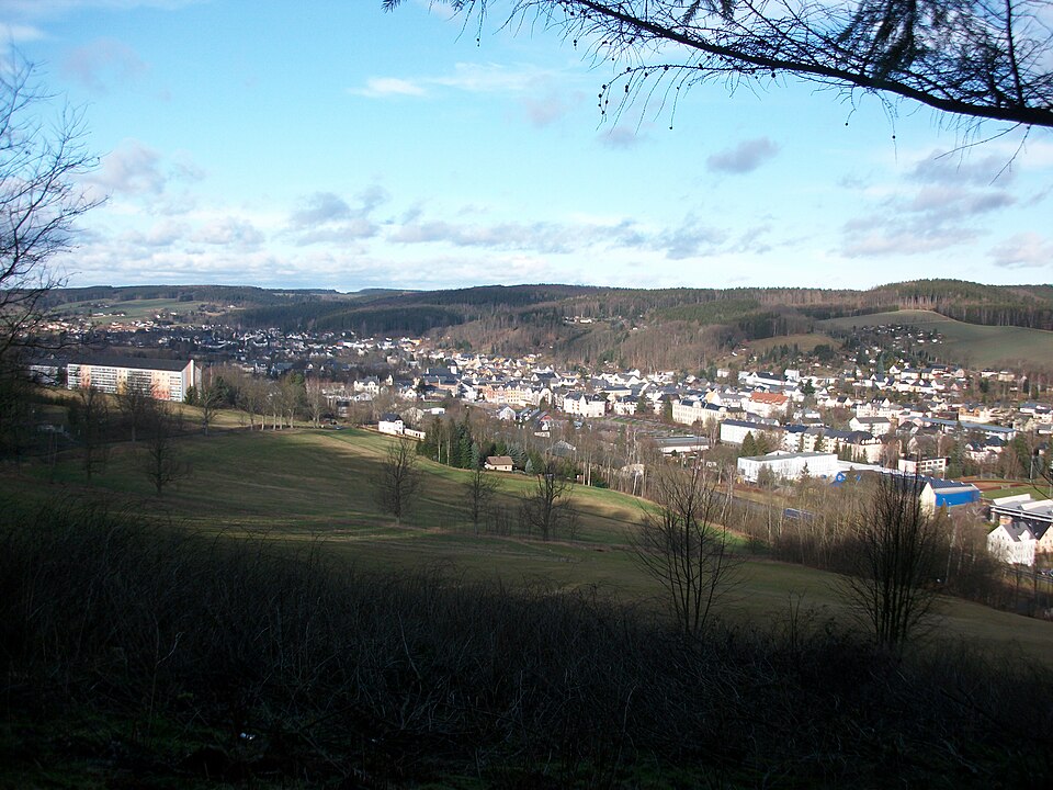 Fenster-Fachbetriebe in Olbernhau: Blick auf die Altstadt mit der Stadtkirche – Foto: Aagnverglaser Fenster-Fachbetriebe in Olbernhau: Blick auf die Altstadt mit der Stadtkirche