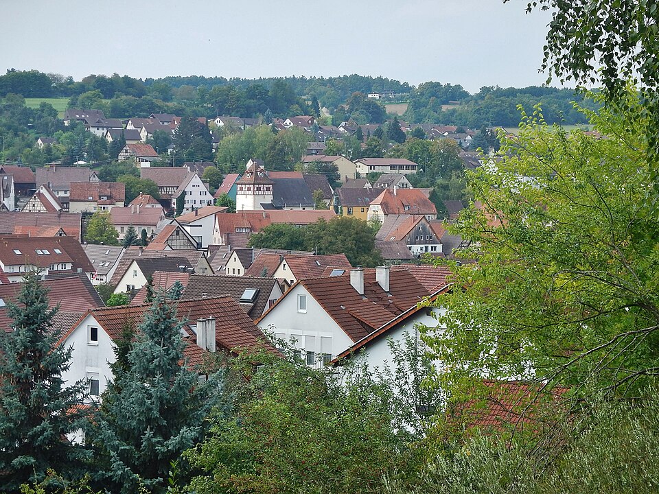 Fenster-Gurus in Ostelsheim – Ansicht von Ostelsheim (Foto: qwesy qwesy) Fenster-Gurus in Ostelsheim – Ansicht von Ostelsheim