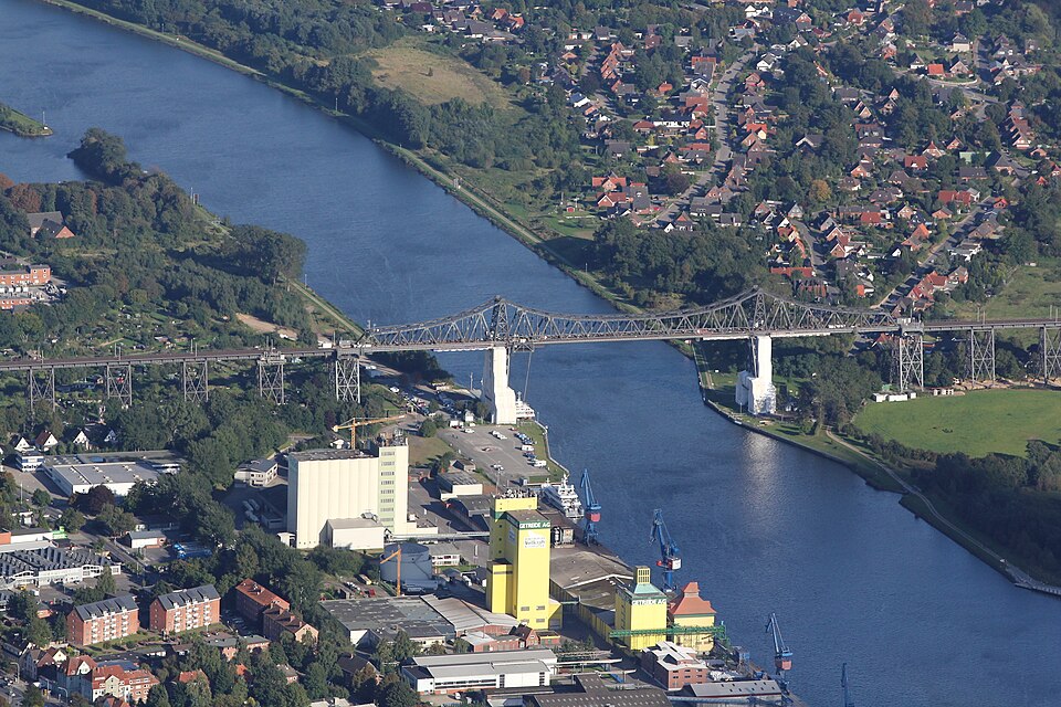 Fenster-Fachbetriebe in Osterrönfeld: Stadtansicht – Foto: Walter Rademacher Fenster-Fachbetriebe in Osterrönfeld: Stadtansicht