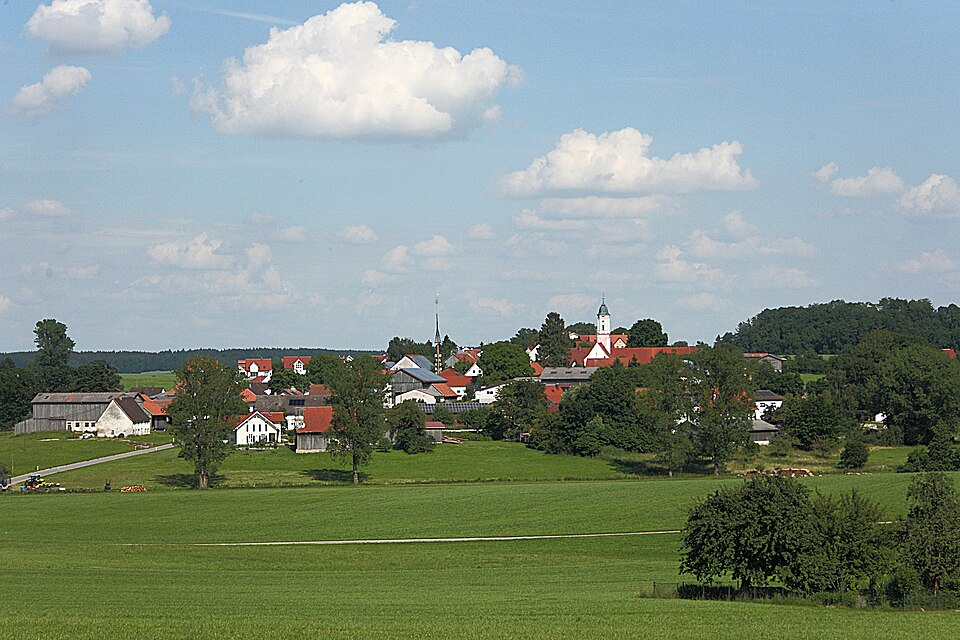 Fenster-Gurus in Pfaffenhausen – Ansicht von Pfaffenhausen (Foto: Flussar) Fenster-Gurus in Pfaffenhausen – Ansicht von Pfaffenhausen