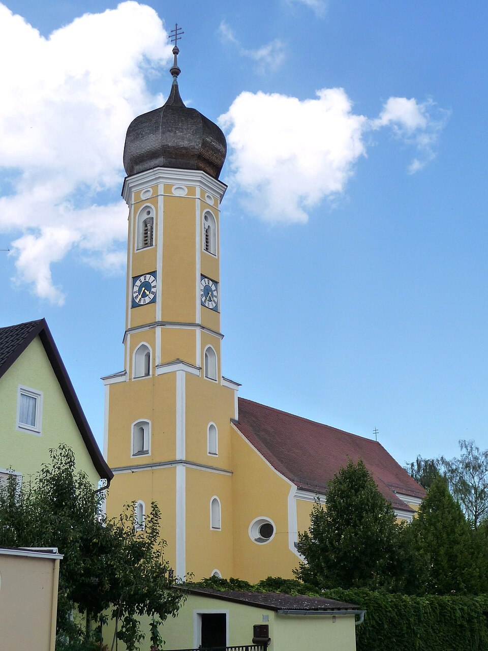 Fenster-Gurus in Pfatter – Pfarrkirche (Foto: Konrad Lackerbeck) Pfarrkirche in Pfatter – Fenster-Gurus vermittelt Fachbetriebe in Pfatter