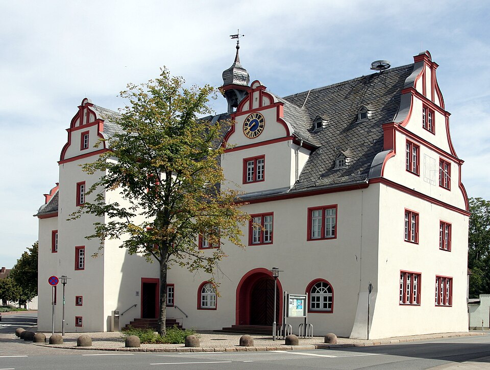 Fenster-Fachbetriebe in Pfungstadt: Altes Rathaus – Foto: Kuebi = Armin Kübelbeck Fenster-Fachbetriebe in Pfungstadt: Altes Rathaus