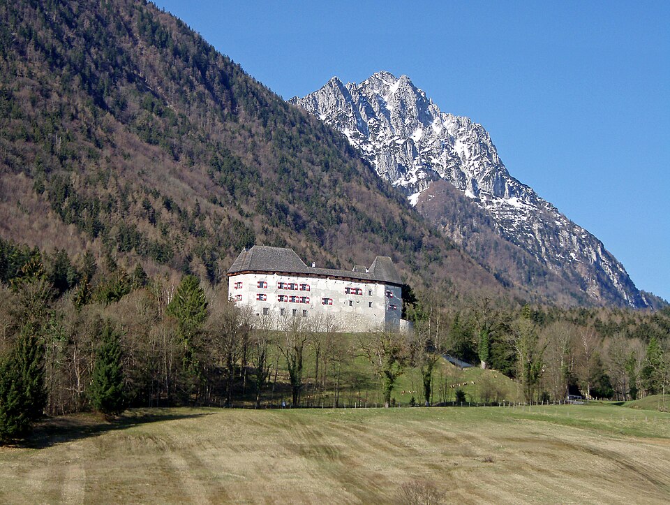 Fenster-Fachbetriebe in Piding: Schloss – Foto: Wald1siedel Fenster-Fachbetriebe in Piding: Schloss