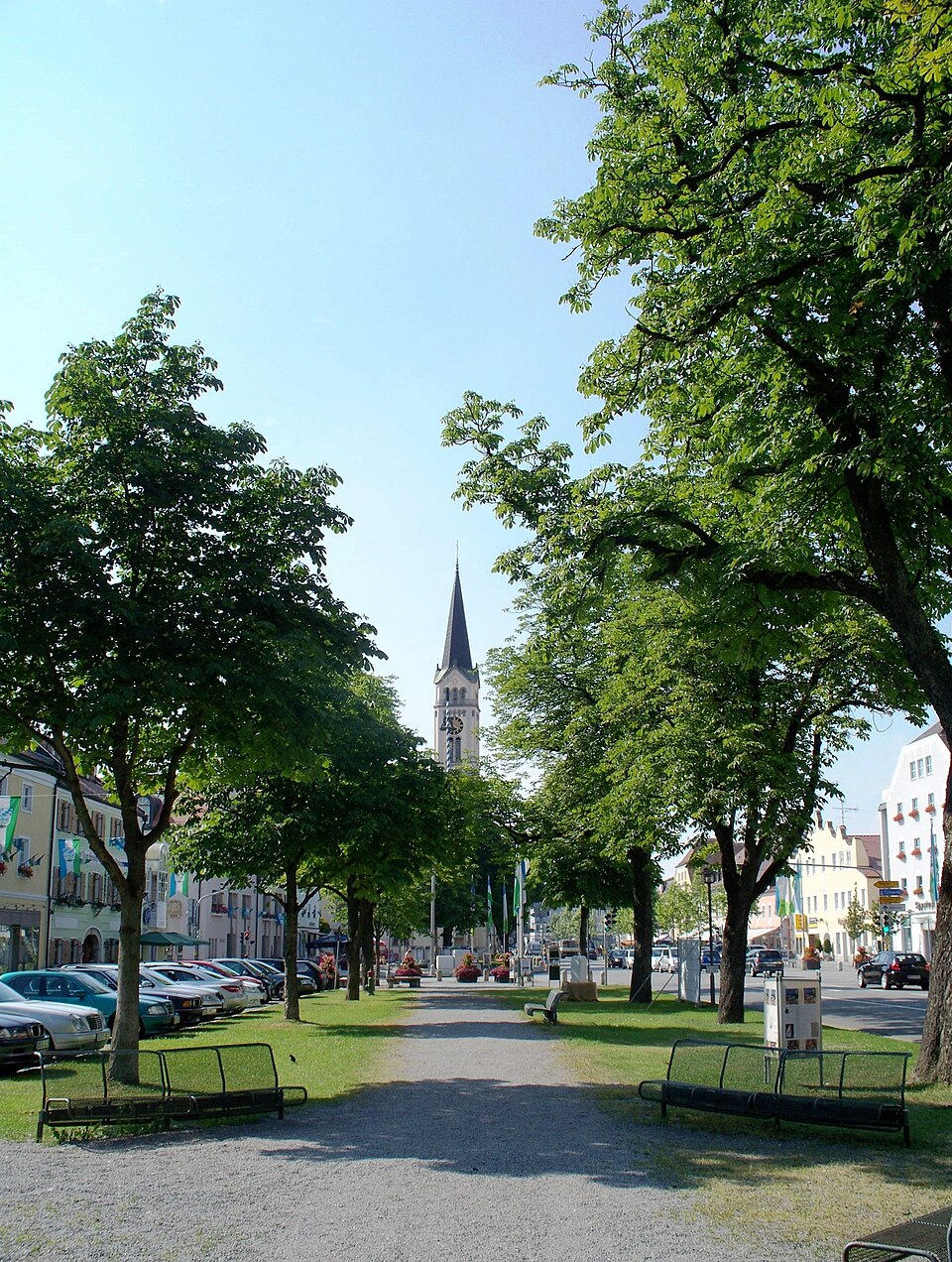 Fenster-Fachbetriebe in Plattling: Stadtplatz – Foto: High Contrast Fenster-Fachbetriebe in Plattling: Stadtplatz