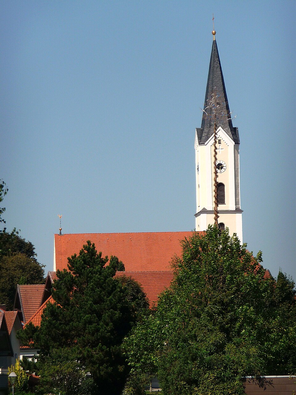 Fenster-Gurus in Pleiskirchen – Pfarrkirche (Foto: Konrad Lackerbeck) Pfarrkirche in Pleiskirchen – Fenster-Gurus vermittelt Fachbetriebe in Pleiskirchen