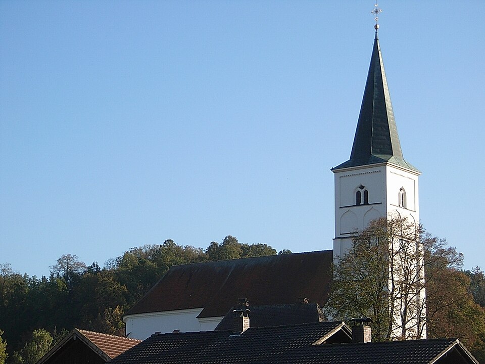 Pfarrkirche in Postmünster – Fenster-Gurus vermittelt Fachbetriebe in Postmünster