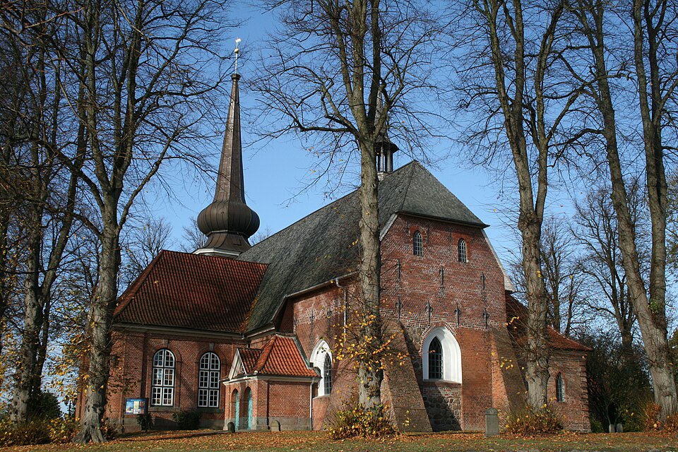 Fenster-Gurus in Probsteierhagen – Katharinenkirche (Foto: Agnete) Katharinenkirche in Probsteierhagen – Fenster-Gurus vermittelt Fachbetriebe in Probsteierhagen