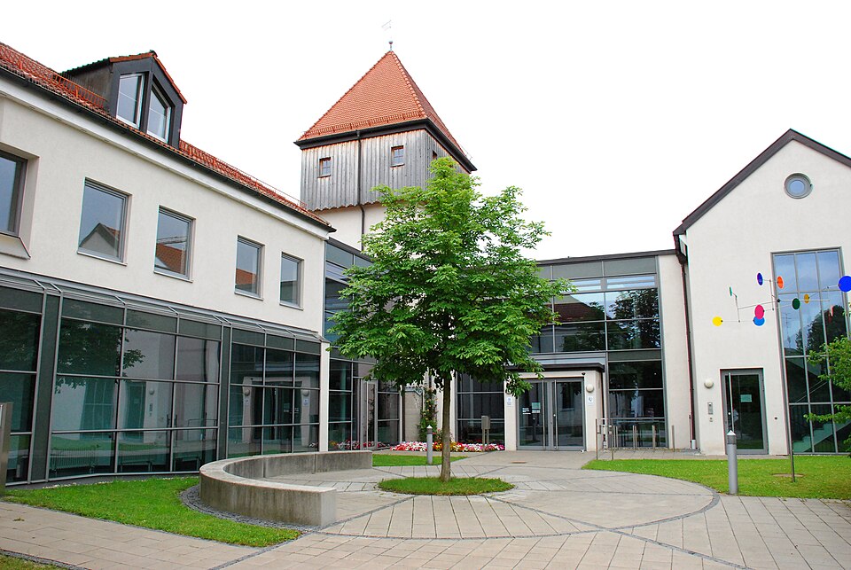 Fenster-Fachbetriebe in Putzbrunn: Rathaus – Foto: Rudolph Buch Fenster-Fachbetriebe in Putzbrunn: Rathaus