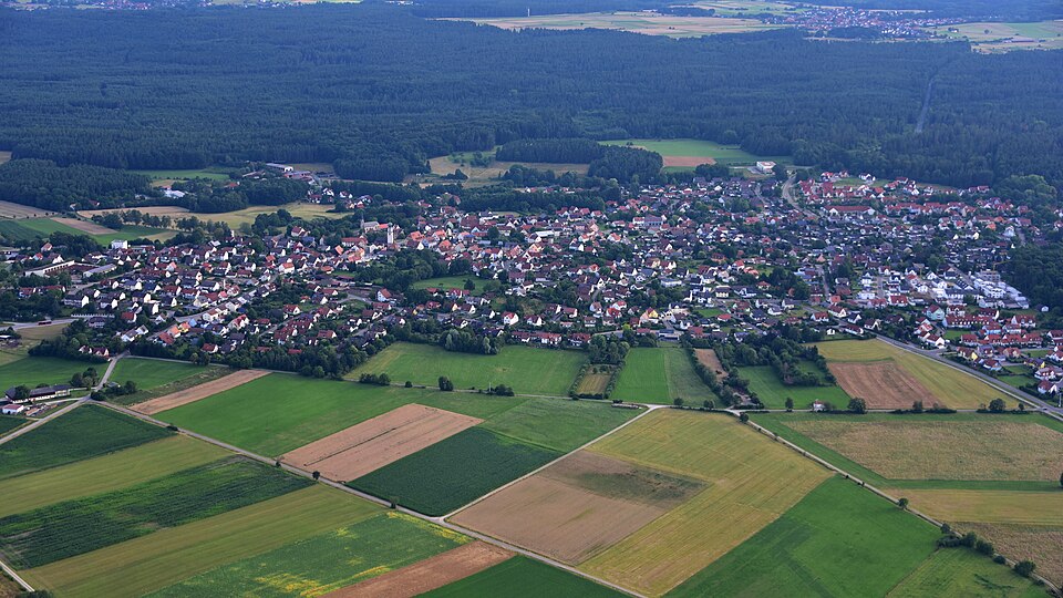 Fenster-Fachbetriebe in Pyrbaum: Stadtansicht – Foto: Wolkenkratzer Fenster-Fachbetriebe in Pyrbaum: Stadtansicht