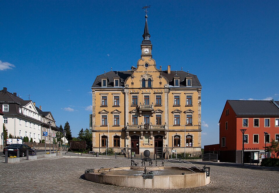 Fenster-Gurus in Rabenau – Rathaus (Foto: R. Hempel) Rathaus in Rabenau – Fenster-Gurus vermittelt Fachbetriebe in Rabenau