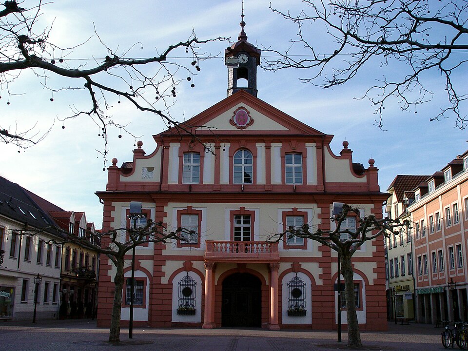 Fenster-Fachbetriebe in Rastatt: Rathaus – Foto: Martin-D Fenster-Fachbetriebe in Rastatt: Rathaus