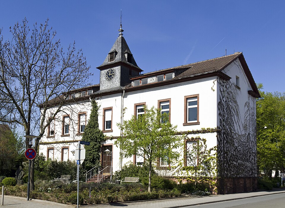 Fenster-Fachbetriebe in Raunheim: Rathaus Schulstraße – Foto: Rudolf Stricker Fenster-Fachbetriebe in Raunheim: Rathaus Schulstraße