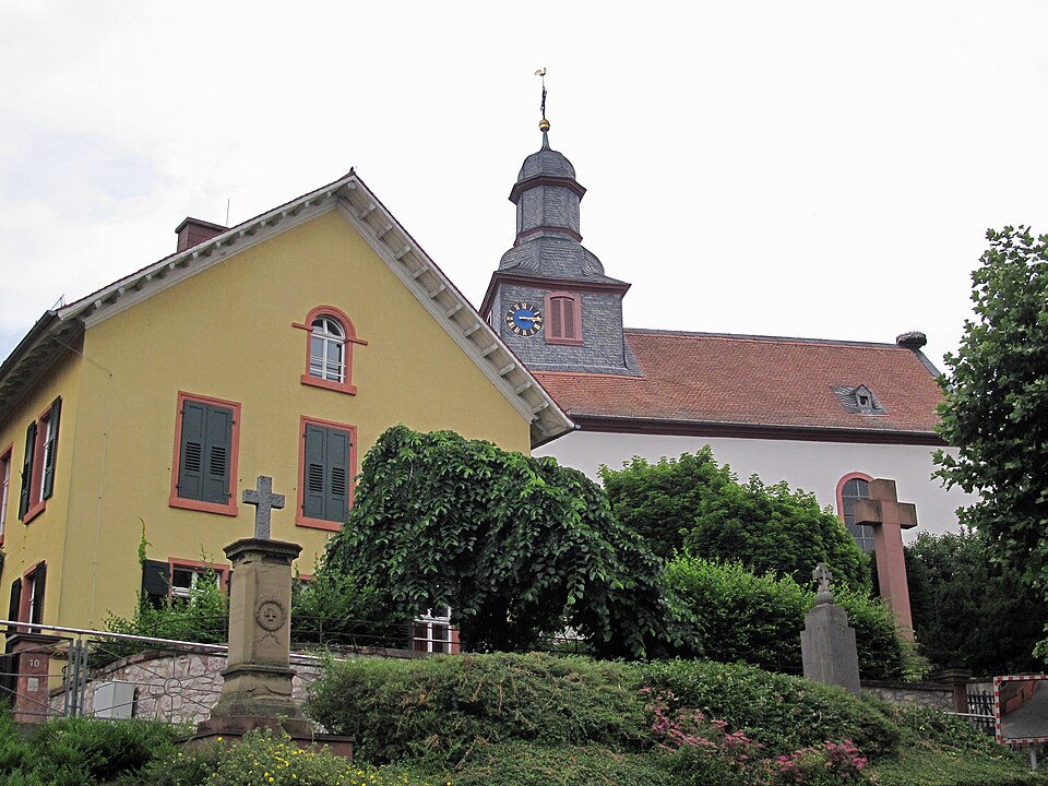 Fenster-Fachbetriebe in Reinheim: Spachbruecken Kirche – Foto: Vadder Pemm at de.wikipedia Fenster-Fachbetriebe in Reinheim: Spachbruecken Kirche