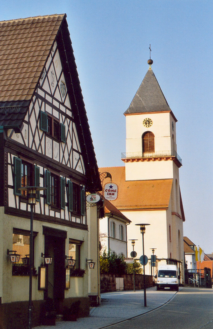 Fenster-Fachbetriebe in Renchen: Renchens Weinbrenner-Kirche – Foto: S. Finner at German Wikipedia Fenster-Fachbetriebe in Renchen: Renchens Weinbrenner-Kirche
