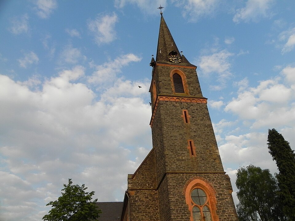 Katholische Pfarrkirche in Rennerod – Fenster-Gurus vermittelt Fachbetriebe in Rennerod