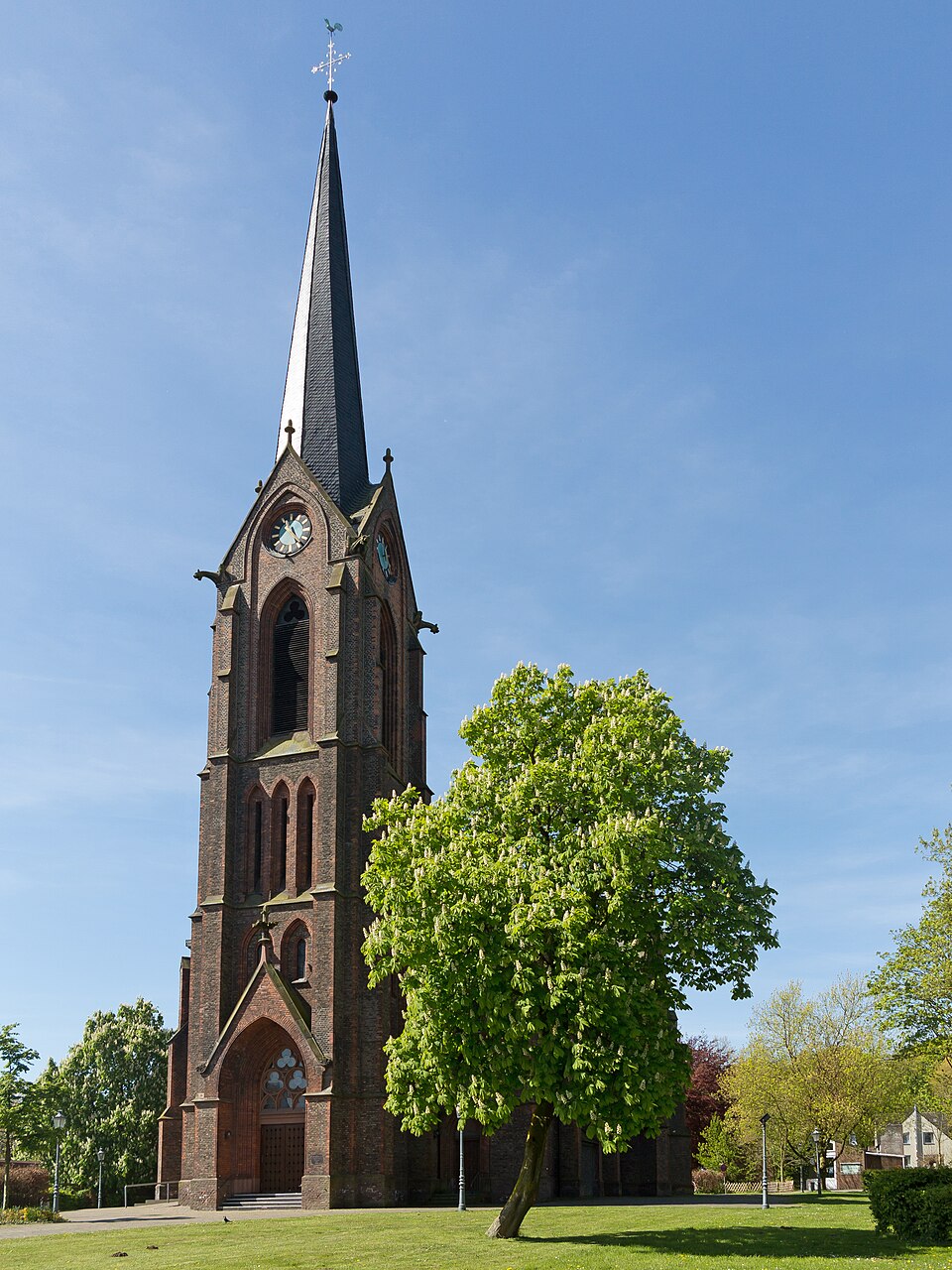 Fenster-Fachbetriebe in Rheurdt: Pfarrkirche – Foto: Michielverbeek Fenster-Fachbetriebe in Rheurdt: Pfarrkirche