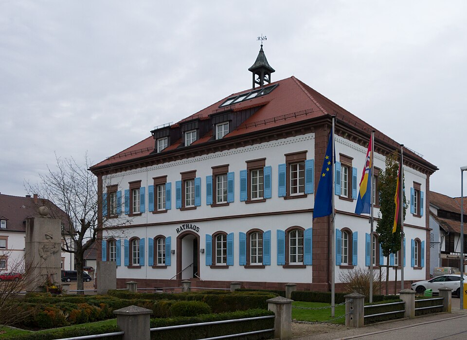 Rathaus in Ringsheim – Fenster-Gurus vermittelt Fachbetriebe in Ringsheim