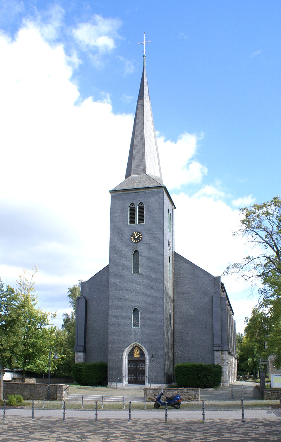 Fenster-Fachbetriebe in Roetgen: Hauptstraße Katholische Hallenkirche