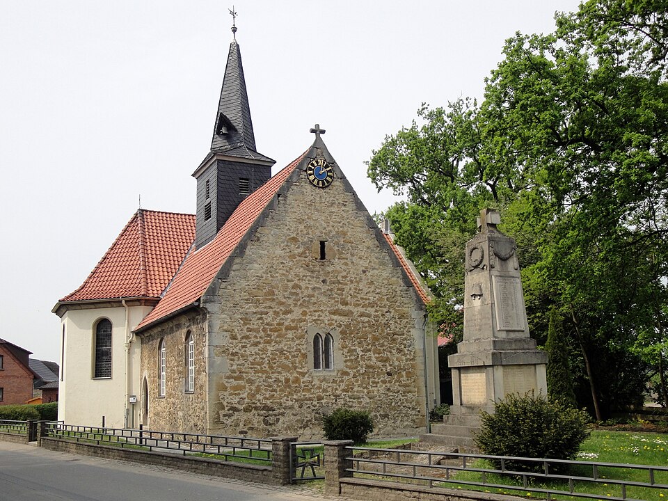 Fenster-Gurus in Rötgesbüttel – Kirche und Denkmal (Foto: Reise Reise) Kirche und Denkmal in Rötgesbüttel – Fenster-Gurus vermittelt Fachbetriebe in Rötgesbüttel