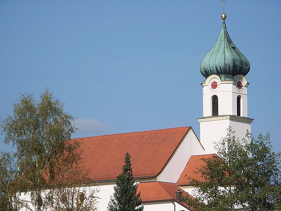 Fenster-Gurus in Ruderting – Pfarrkirche (Foto: Konrad Lackerbeck) Pfarrkirche in Ruderting – Fenster-Gurus vermittelt Fachbetriebe in Ruderting
