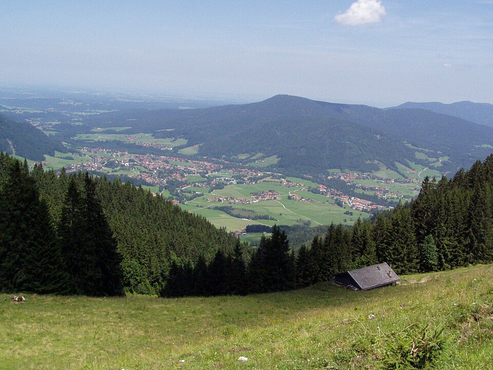 Fenster-Fachbetriebe in Ruhpolding: Stadtansicht – Foto: Lukas Gerhold Fenster-Fachbetriebe in Ruhpolding: Stadtansicht