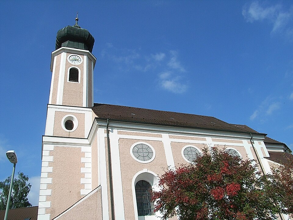 Fenster-Fachbetriebe in Ruhstorf: Marienkirche – Foto: Konrad Lackerbeck Fenster-Fachbetriebe in Ruhstorf: Marienkirche