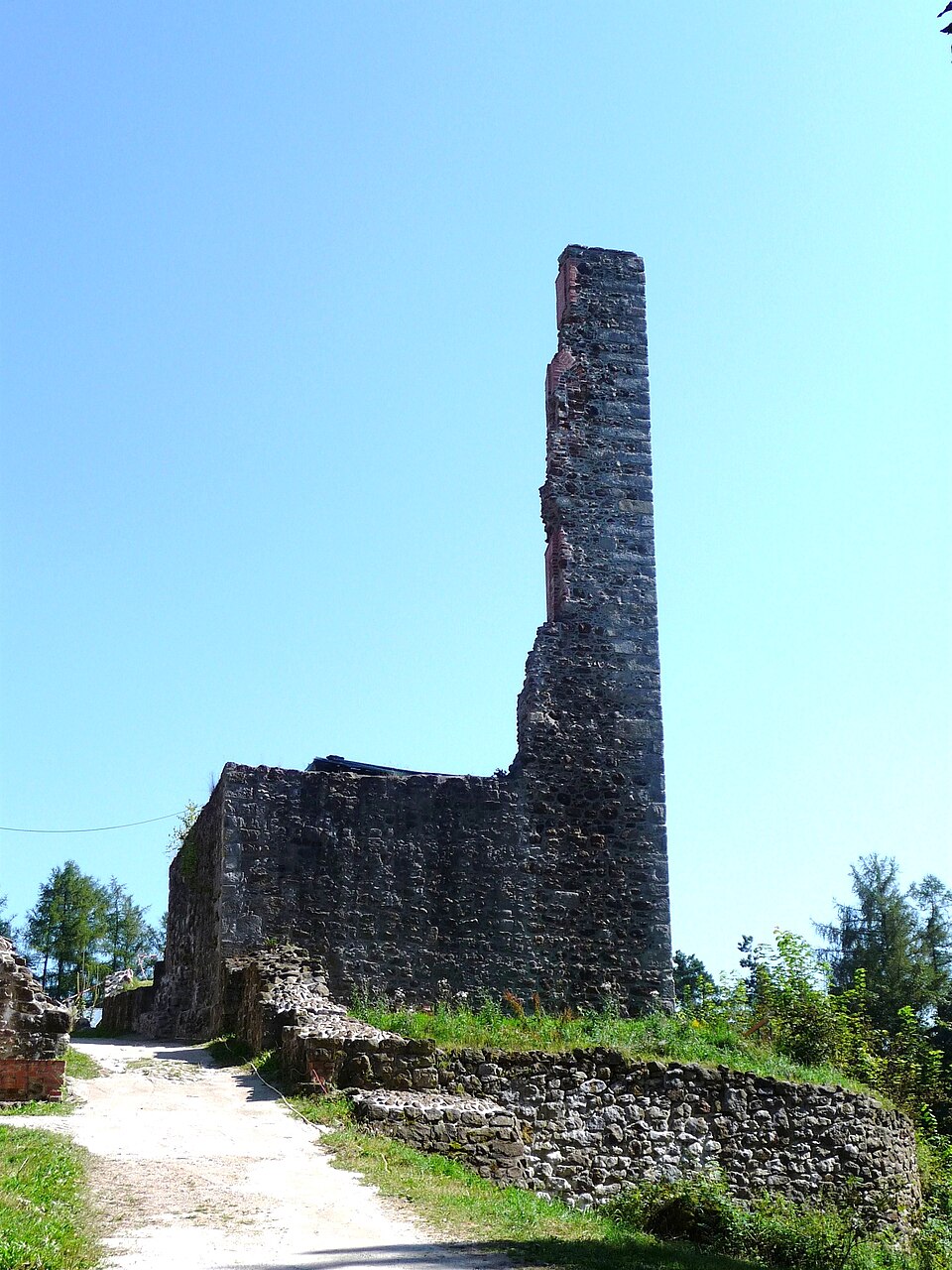 Fenster-Gurus in Runding – Ruine (Foto: Konrad Lackerbeck) Ruine in Runding – Fenster-Gurus vermittelt Fachbetriebe in Runding