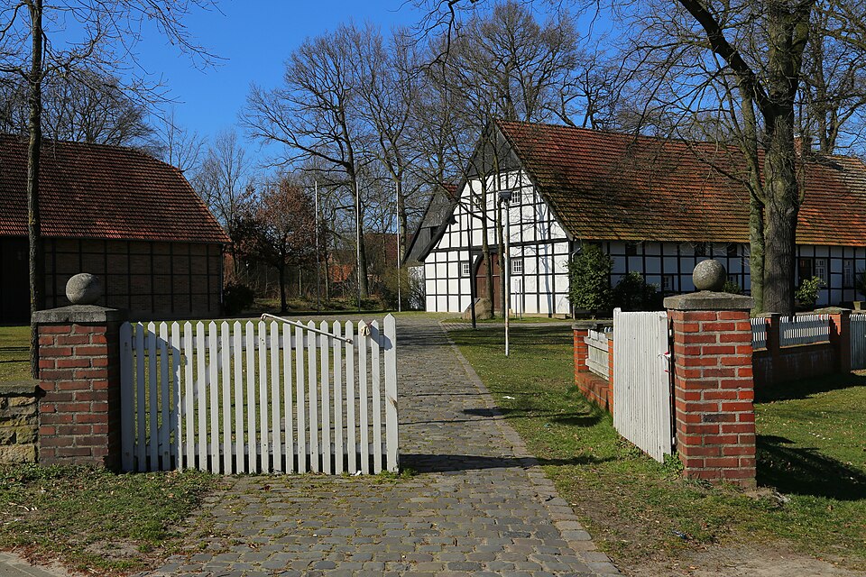 Fenster-Fachbetriebe in Saerbeck: Buergerhaus – Foto: J.-H. Janßen Fenster-Fachbetriebe in Saerbeck: Buergerhaus