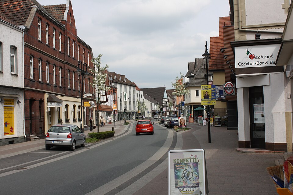 Fenster-Fachbetriebe in Salzkotten: Straße – Foto: Daniel Brockpähler Fenster-Fachbetriebe in Salzkotten: Straße