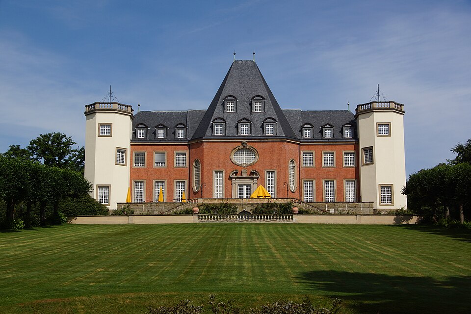 Fenster-Fachbetriebe in Sankt Augustin: Schloss – Foto: Tohma Fenster-Fachbetriebe in Sankt Augustin: Schloss