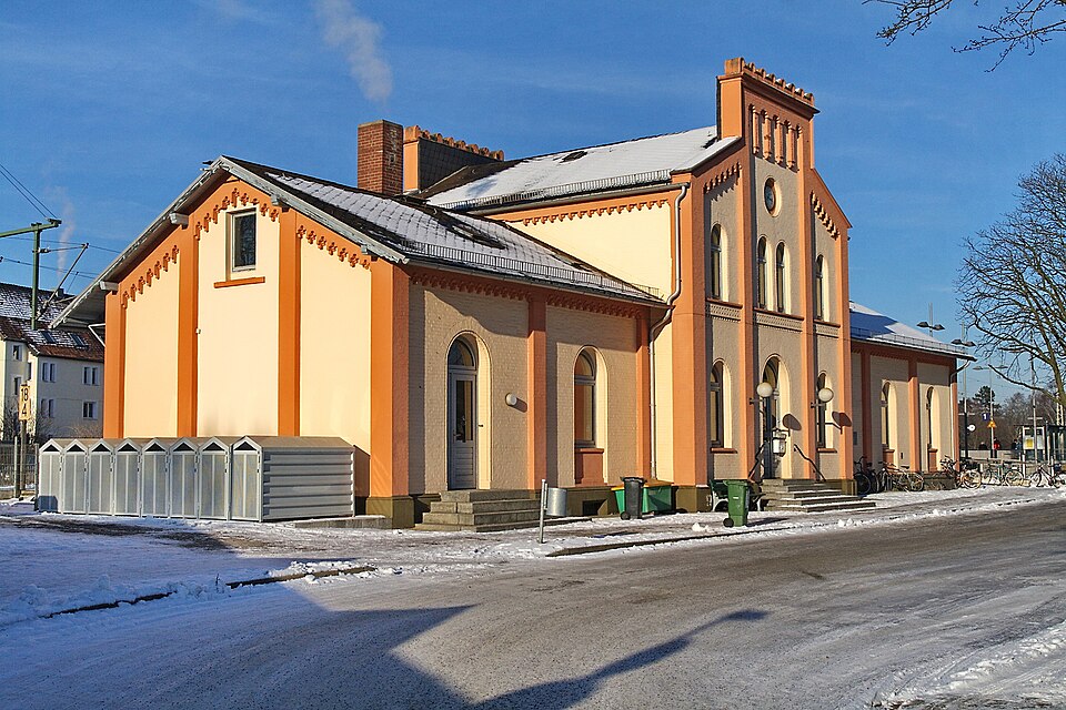 Fenster-Fachbetriebe in Sarstedt: Bahnhof