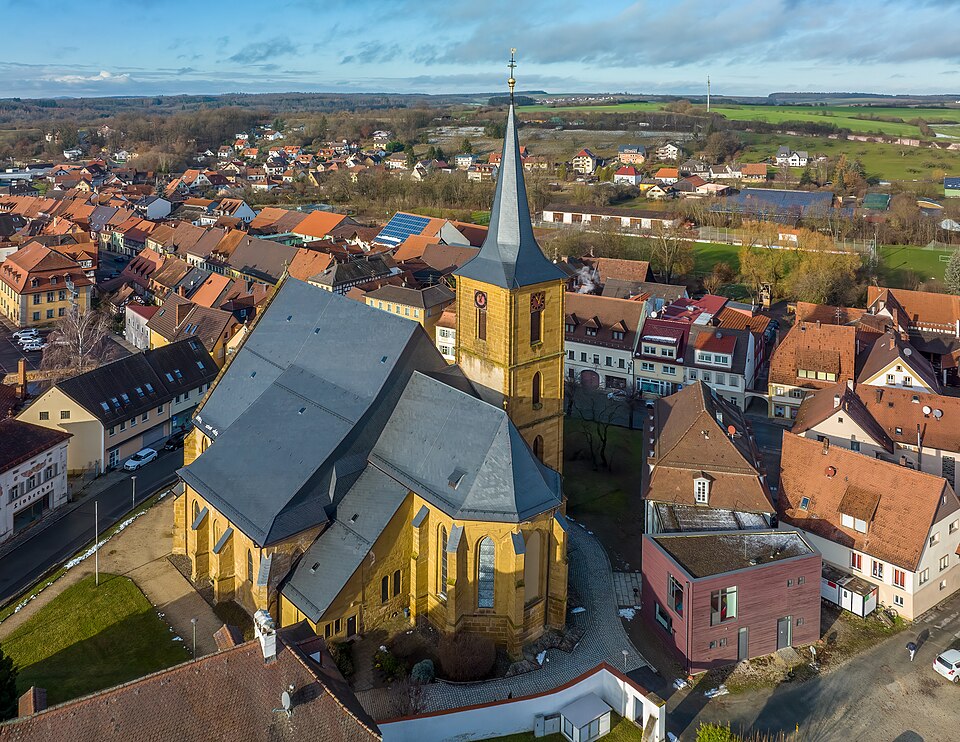 Fenster-Fachbetriebe in Scheßlitz: St. Kilian Luftbild – Foto: Ermell Fenster-Fachbetriebe in Scheßlitz: St. Kilian Luftbild