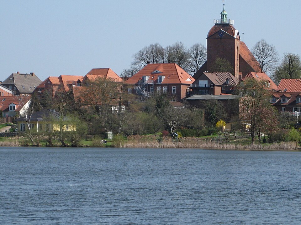 Fenster-Gurus in Schönberg – Ansicht von Schönberg (Foto: Kresspahl) Fenster-Gurus in Schönberg – Ansicht von Schönberg