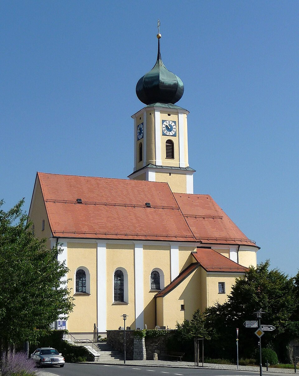 Pfarrkirche in Schorndorf – Fenster-Gurus vermittelt Fachbetriebe in Schorndorf