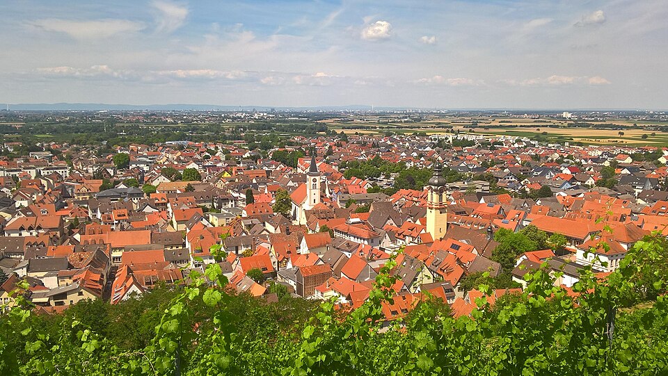 Fenster-Fachbetriebe in Schriesheim: Stadtansicht – Foto: Roland Knobloch Fenster-Fachbetriebe in Schriesheim: Stadtansicht