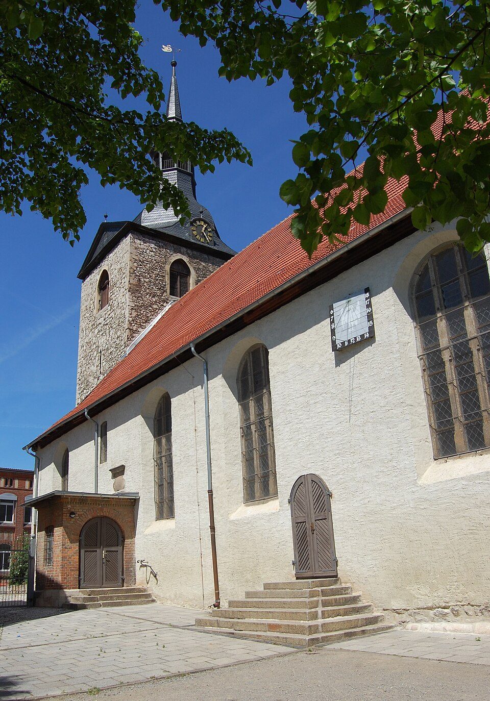 Kirche in Ortsmitte in Schwanebeck – Fenster-Gurus vermittelt Fachbetriebe in Schwanebeck