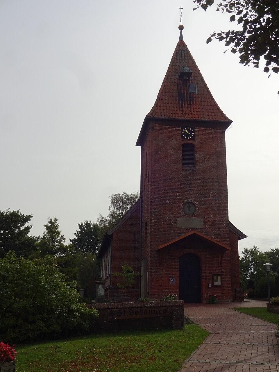 Fenster-Fachbetriebe in Schwanewede: Kirche – Foto: ClausNe Fenster-Fachbetriebe in Schwanewede: Kirche