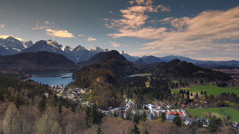 Fenster-Gurus in Schwangau – Ansicht von Schwangau (Foto: David Pfister-Senz) Fenster-Gurus in Schwangau – Ansicht von Schwangau