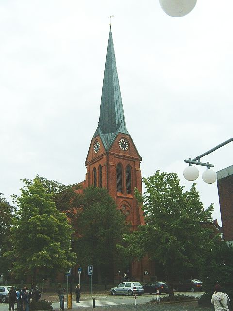 Fenster-Fachbetriebe in Schwarzenbek: Kirche – Foto: Peng 15:28, 5 September 2006 Fenster-Fachbetriebe in Schwarzenbek: Kirche
