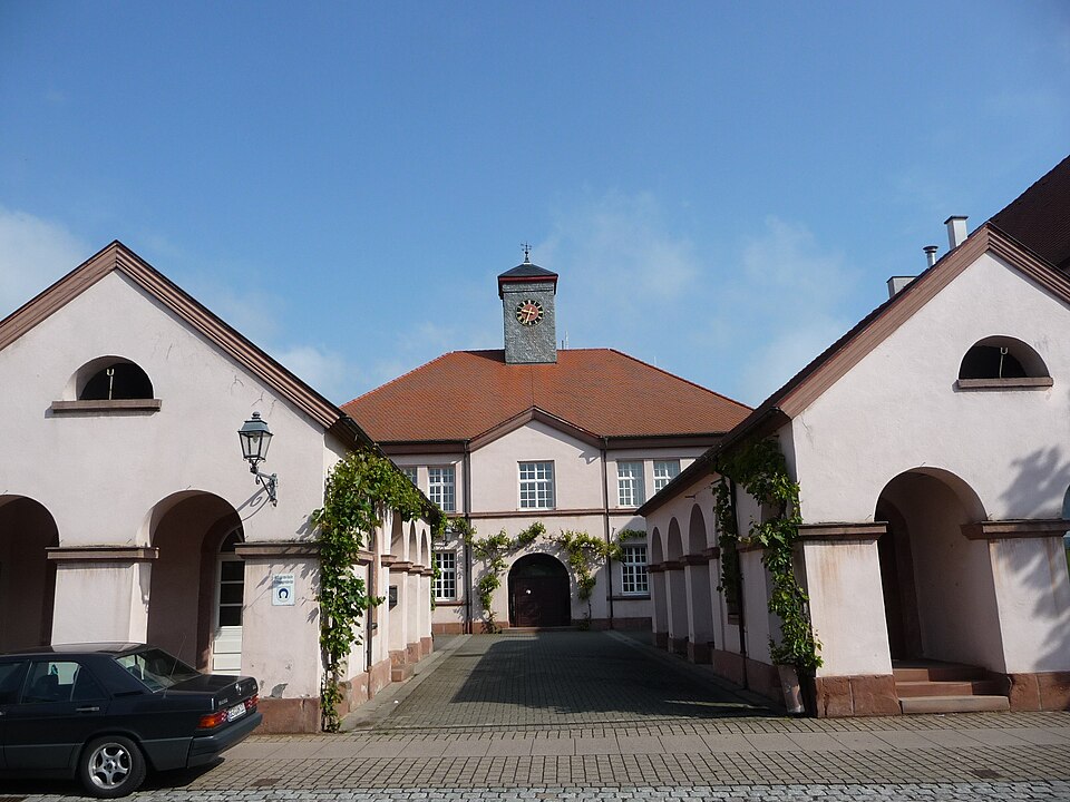 Rathaus in Schwegenheim – Fenster-Gurus vermittelt Fachbetriebe in Schwegenheim