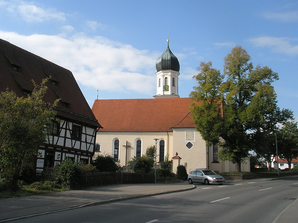 Fenster-Fachbetriebe in Schwendi: Kirche und Pfarrhaus