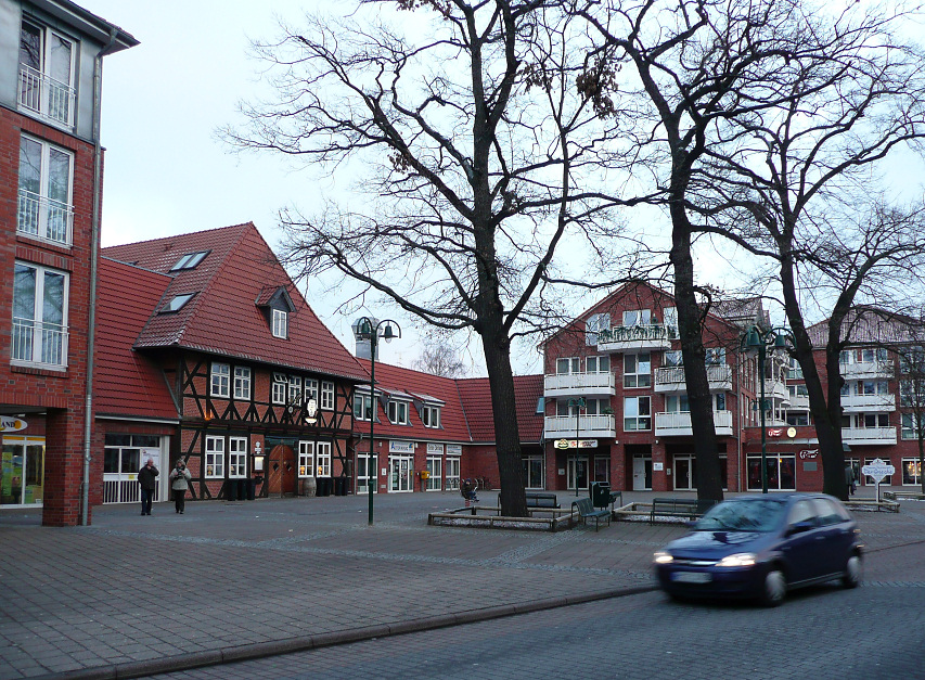 Fenster-Fachbetriebe in Seelze: Platz – Foto: Benutzer:AxelHH Fenster-Fachbetriebe in Seelze: Platz