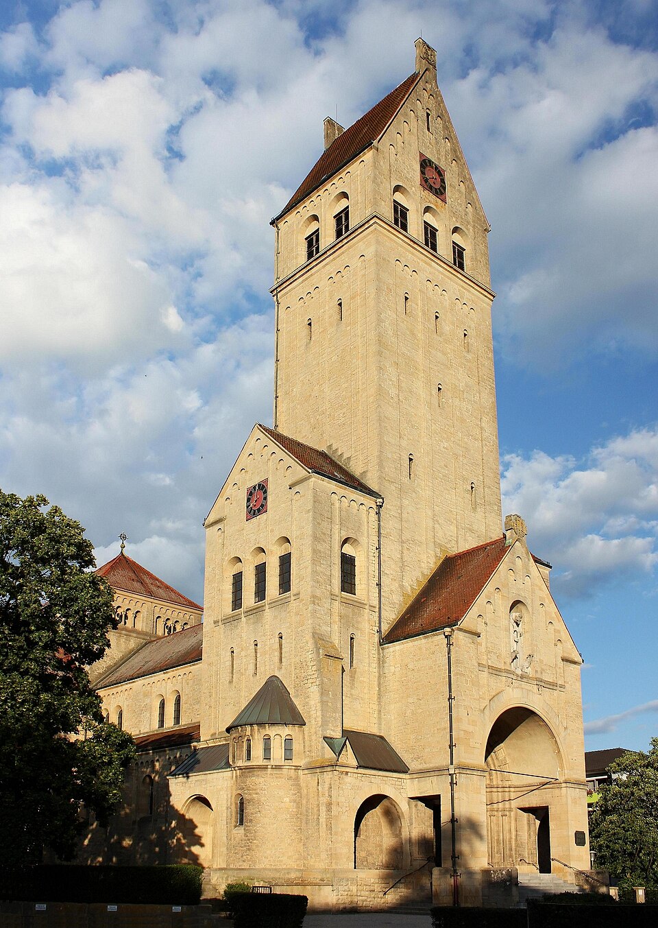 Fenster-Fachbetriebe in Singen (Hohentwiel): Herz-Jesu-Kirche – Foto: Luca-bs Fenster-Fachbetriebe in Singen (Hohentwiel): Herz-Jesu-Kirche