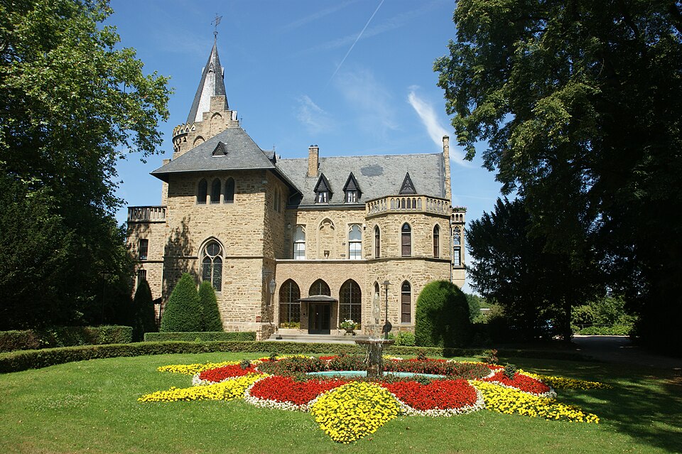 Fenster-Fachbetriebe in Sinzig: Schloss – Foto: Tohma Fenster-Fachbetriebe in Sinzig: Schloss