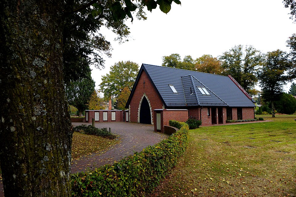 Fenster-Fachbetriebe in Sittensen: Friedhofskapelle – Foto: Oxfordian Kissuth Fenster-Fachbetriebe in Sittensen: Friedhofskapelle