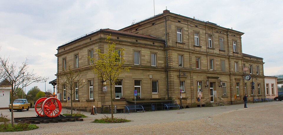 Fenster-Fachbetriebe in Speichersdorf: Bahnhof