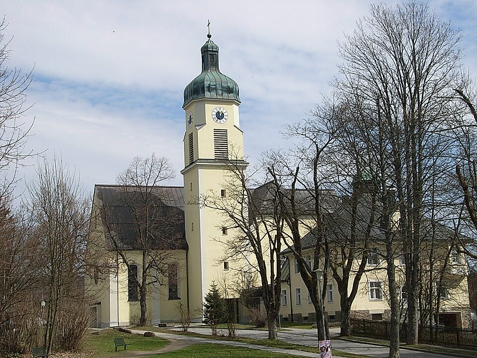 Pfarrkirche in Spiegelau – Fenster-Gurus vermittelt Fachbetriebe in Spiegelau